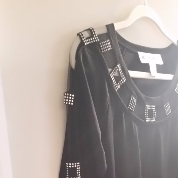 Black Jeweled Top from Victoria Harbour size Small - Picture 3 of 3